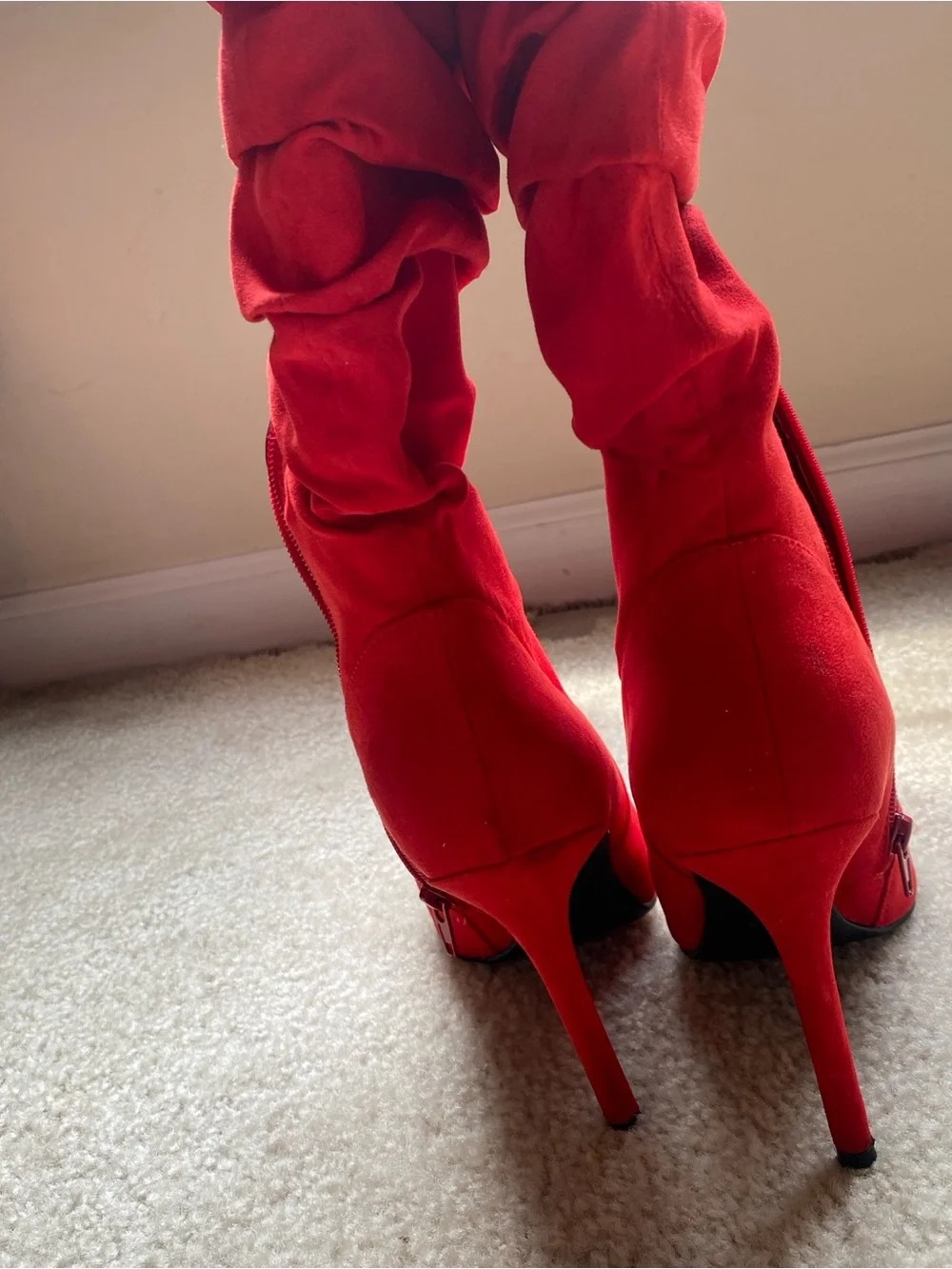 Jessica Simpson bold red